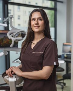 Elizabete Cvilikovska, zobārste